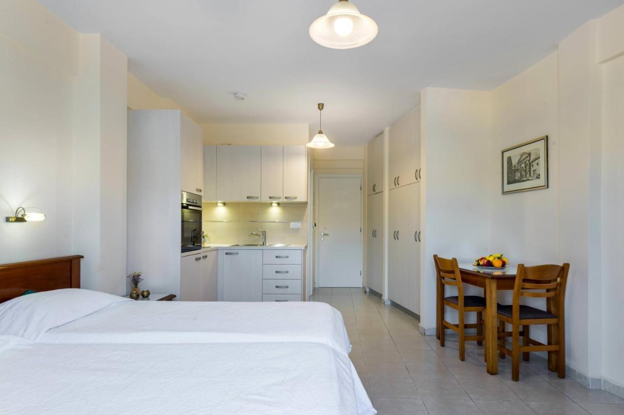 Rouchotas Apartments アルゴストリオン エクステリア 写真