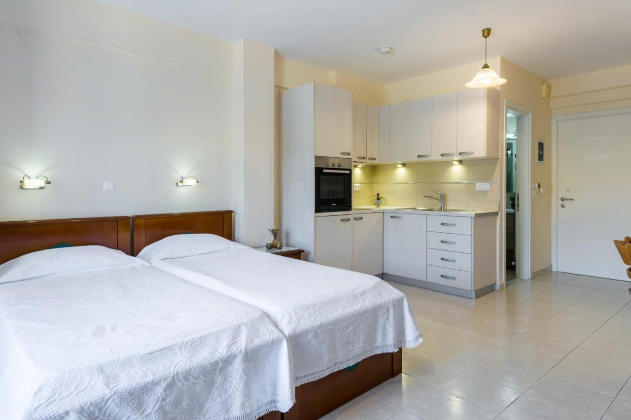 Rouchotas Apartments アルゴストリオン エクステリア 写真