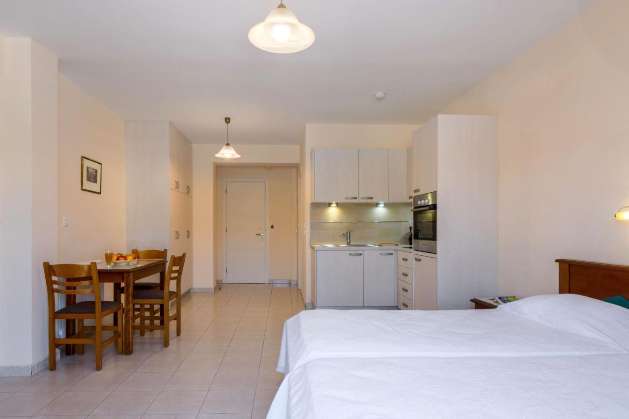 Rouchotas Apartments アルゴストリオン エクステリア 写真
