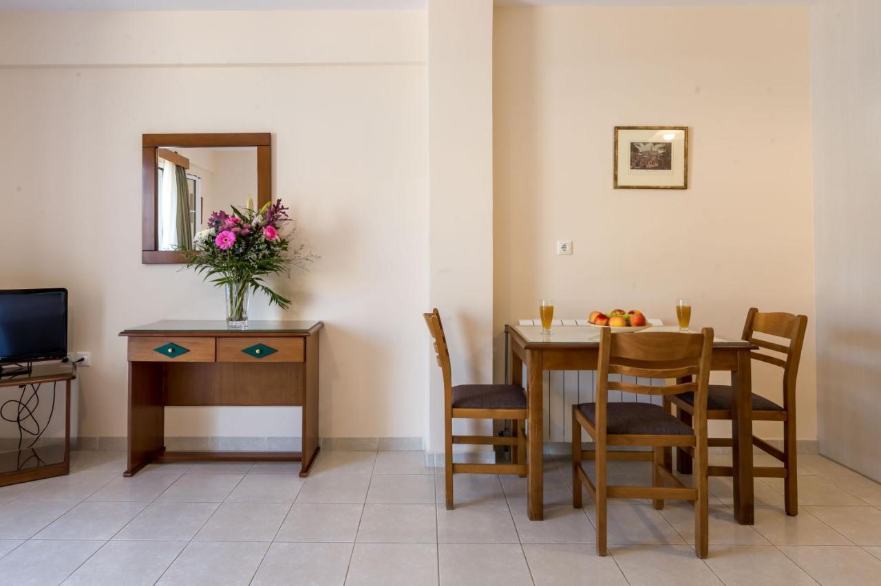Rouchotas Apartments アルゴストリオン エクステリア 写真