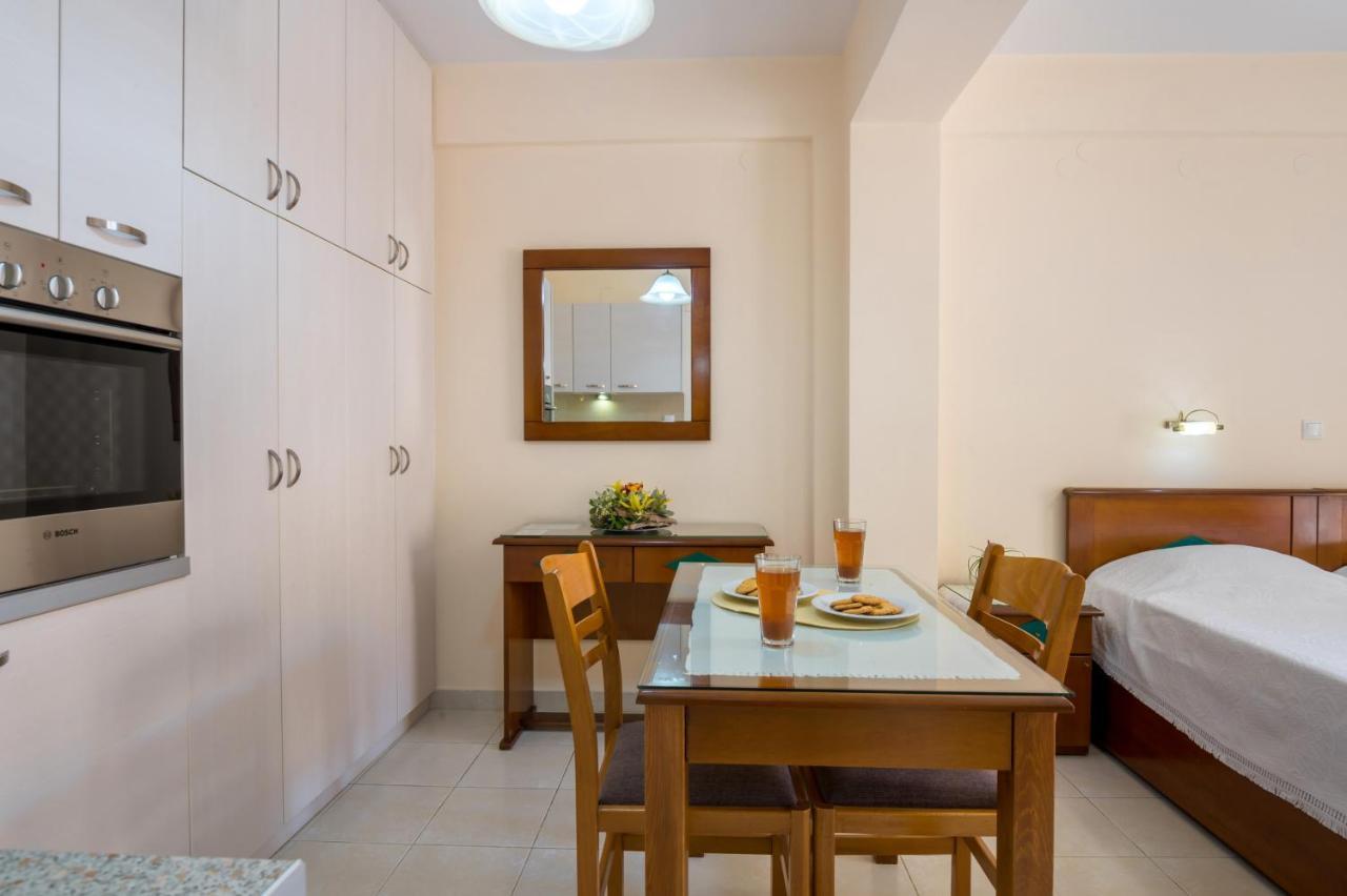 Rouchotas Apartments アルゴストリオン エクステリア 写真